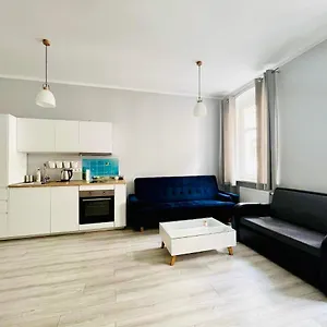 apartament-urban-jungle.poznan-hotels.com/